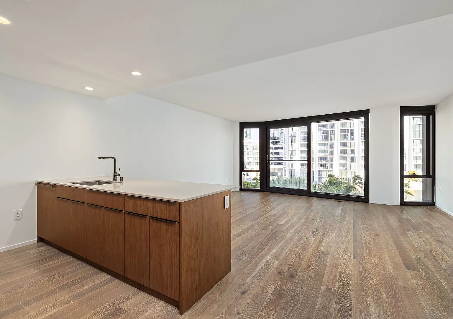 Park Ward Village 524 - Spacious 1BR — Photo 2