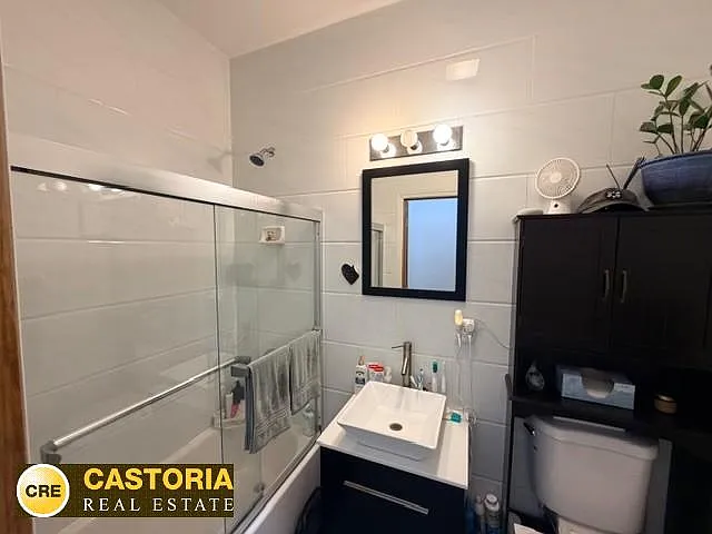 231 Frost St #2R — Photo 4