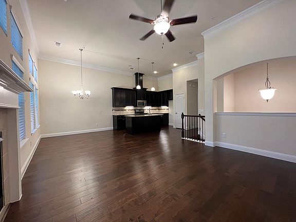 5th image of 587 Hampshire Dr