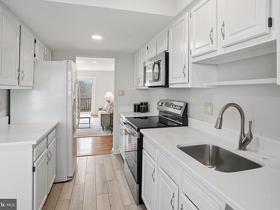 5th image of 5251 Spring Branch Blvd