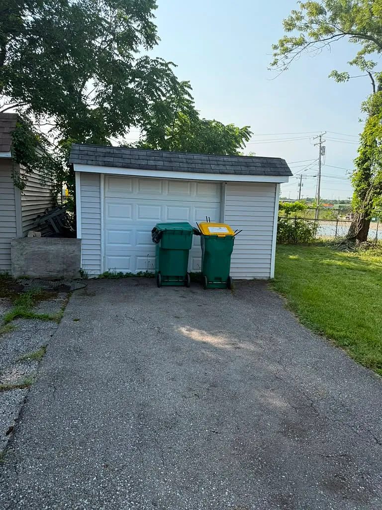 3 bed, 696 sqft, $1,600 — Photo 2