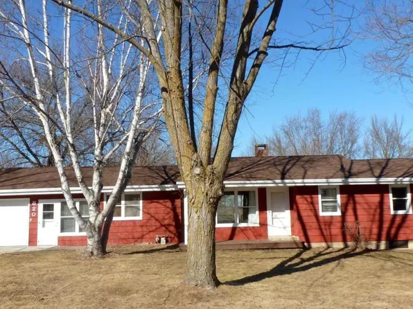 820 6th St, Windom, MN 56101