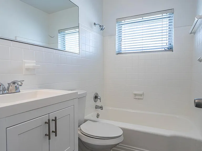 433 NE 82nd St #9 — Photo 12