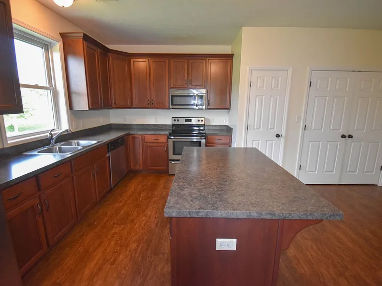 48 W Main St — Photo 9