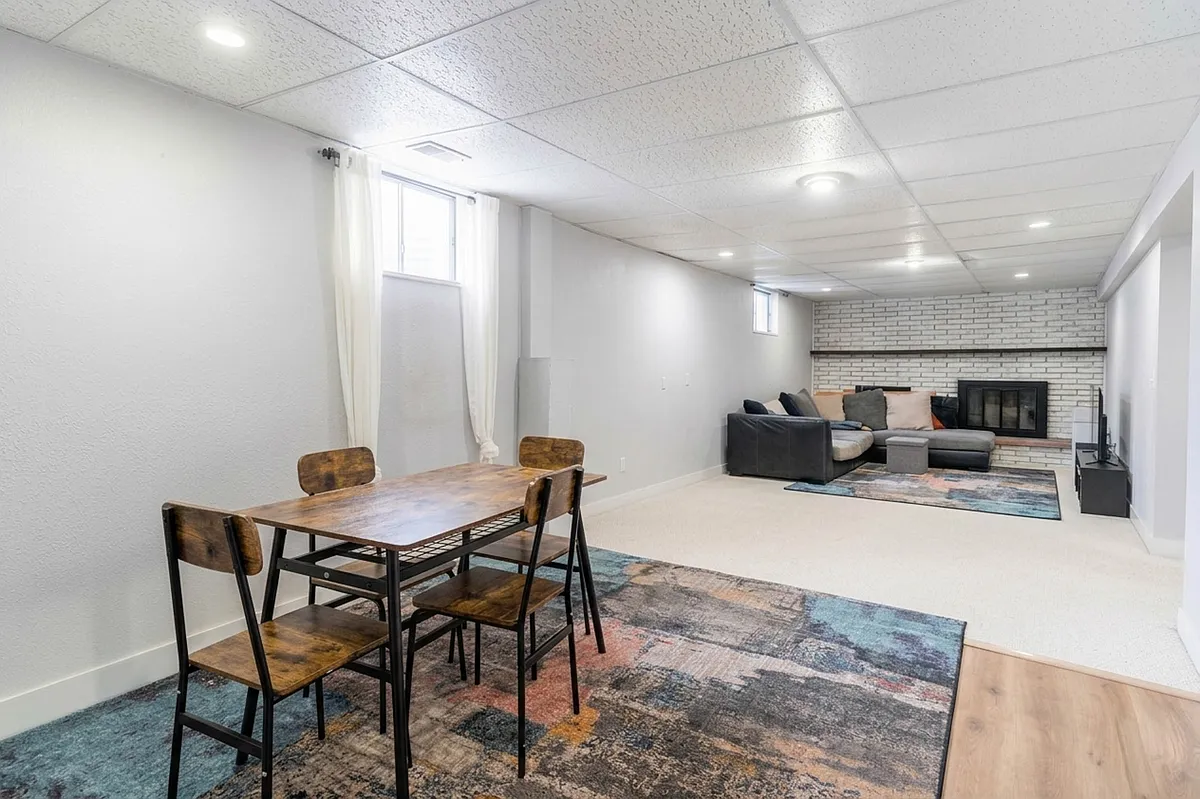 1000 Sqft of private living space - 4567 W 87th Pl