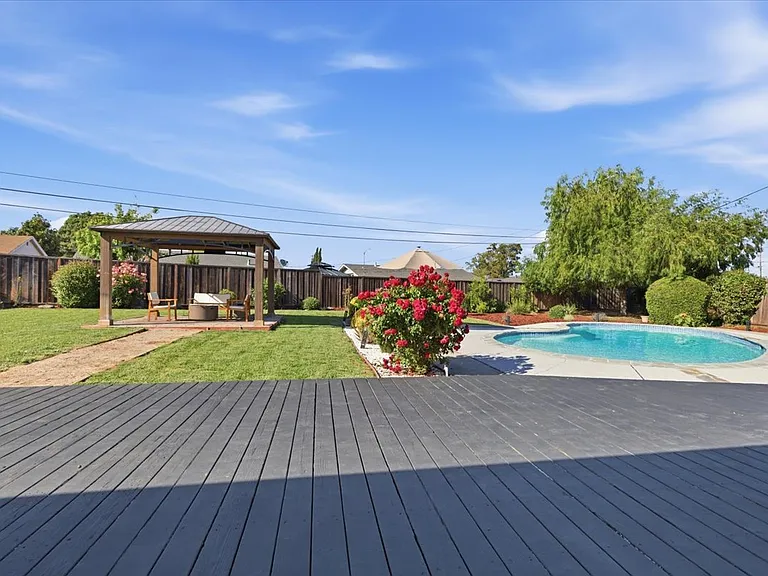7947 Serena Ct — Photo 24