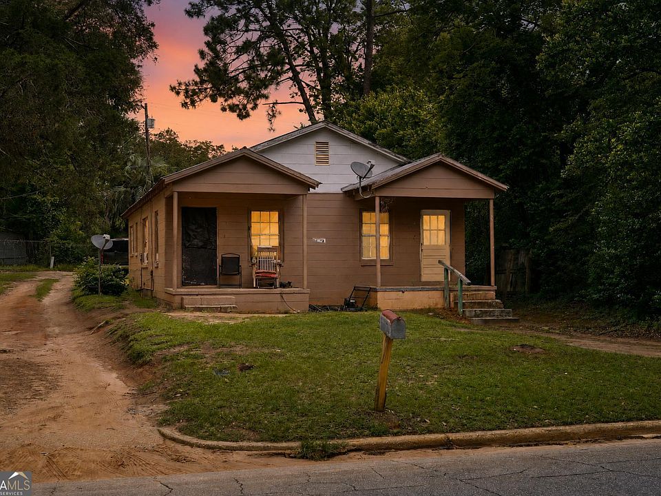 1st image of 817 W Gordon Ave