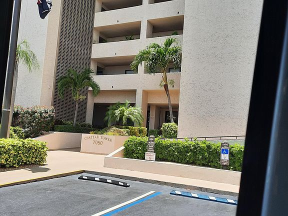 2nd image of 7050 Sunset Dr S