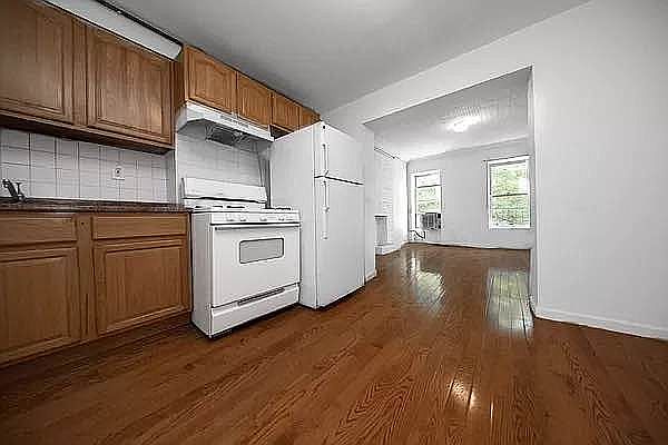2nd image of 55 1/2 Downing St APT 10