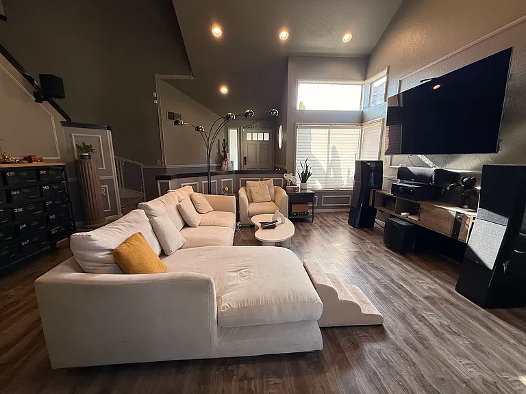 522 Delany Ct — Photo 3