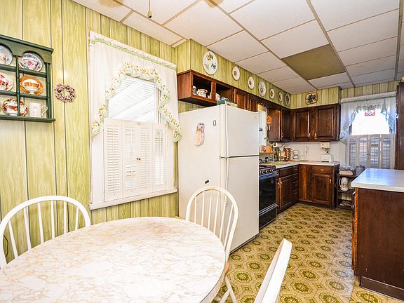 5th image of 140 Kettell Ave