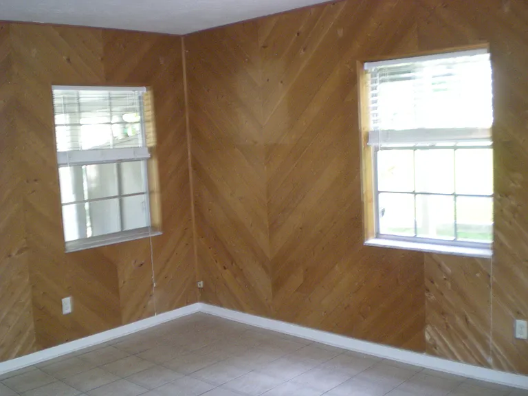 4709 W Knights Ave — Photo 4
