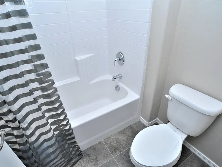 1218 E Blacklidge Dr — Photo 4