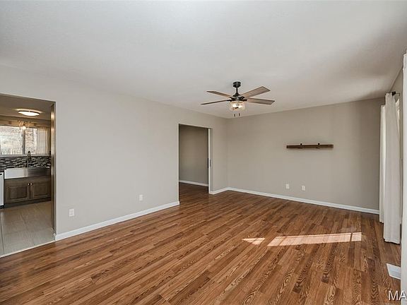 4th image of 461 Elm Crossing Ct