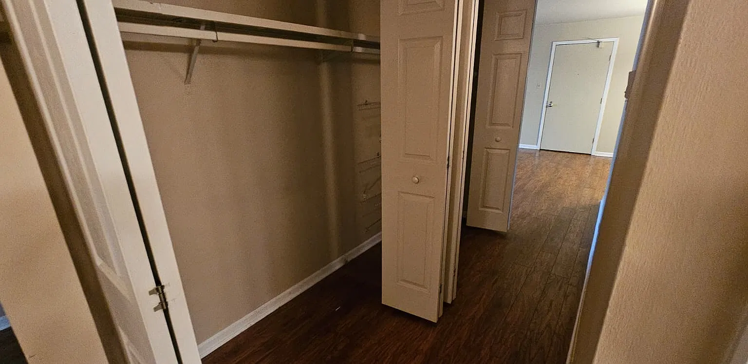 3 bed, 1065 sqft, $2,300 — Photo 4