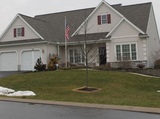 808 Shore Landing Dr, Lebanon, PA 17046