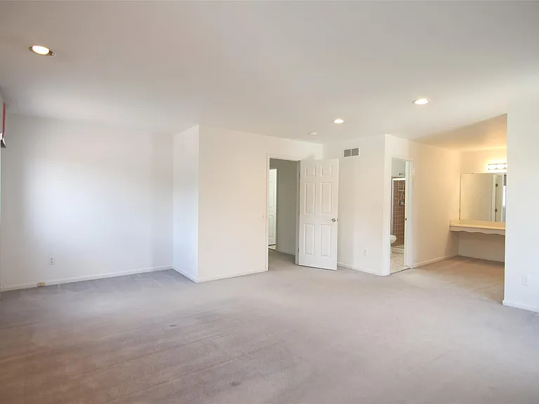 5590 Greenbriar Dr — Photo 20
