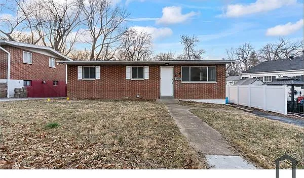 801 Thomas Ave — Photo 2
