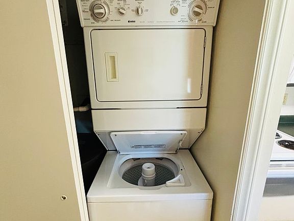 5th image of 800 Orchard St #102