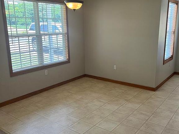 4th image of 111 White Squirrel Dr