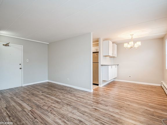 4th image of 2035 W Granville Ave #C409