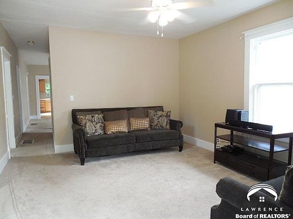 5th image of 906 S 2nd St