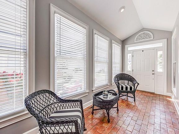 3rd image of 6102 Forest Hills Dr