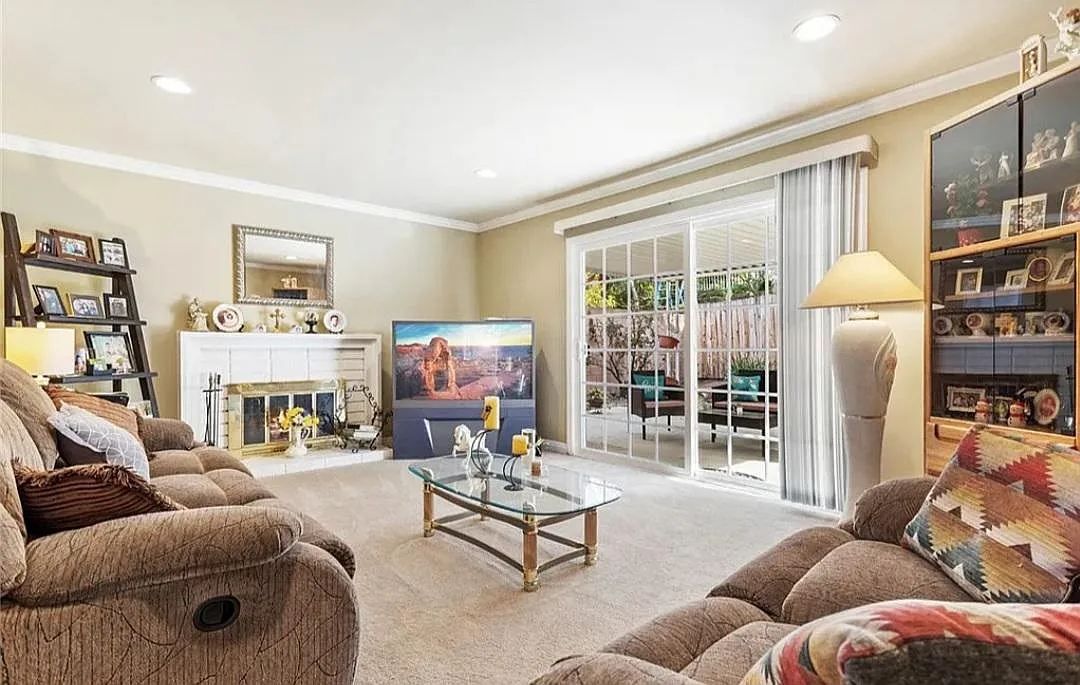3 bed, 1220 sqft, $3,500 — Photo 3