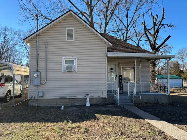 403 Layman St, Benton, IL 62812