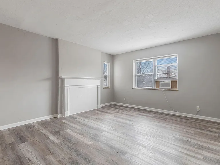 987 Lilley Ave — Photo 5