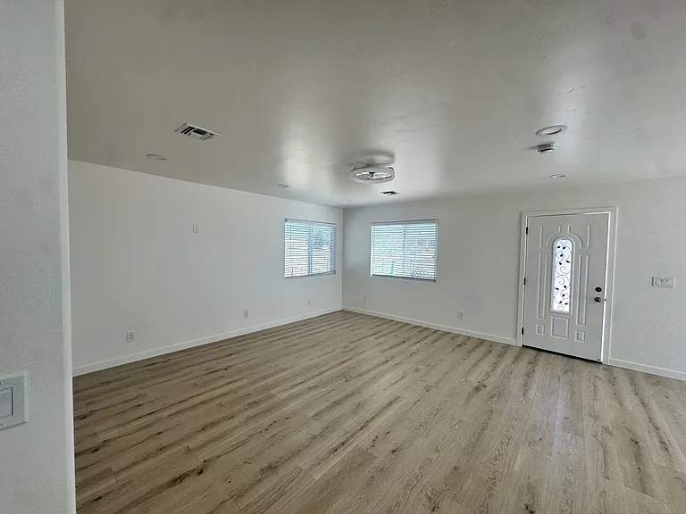 5657 S Rocky Rd — Photo 16