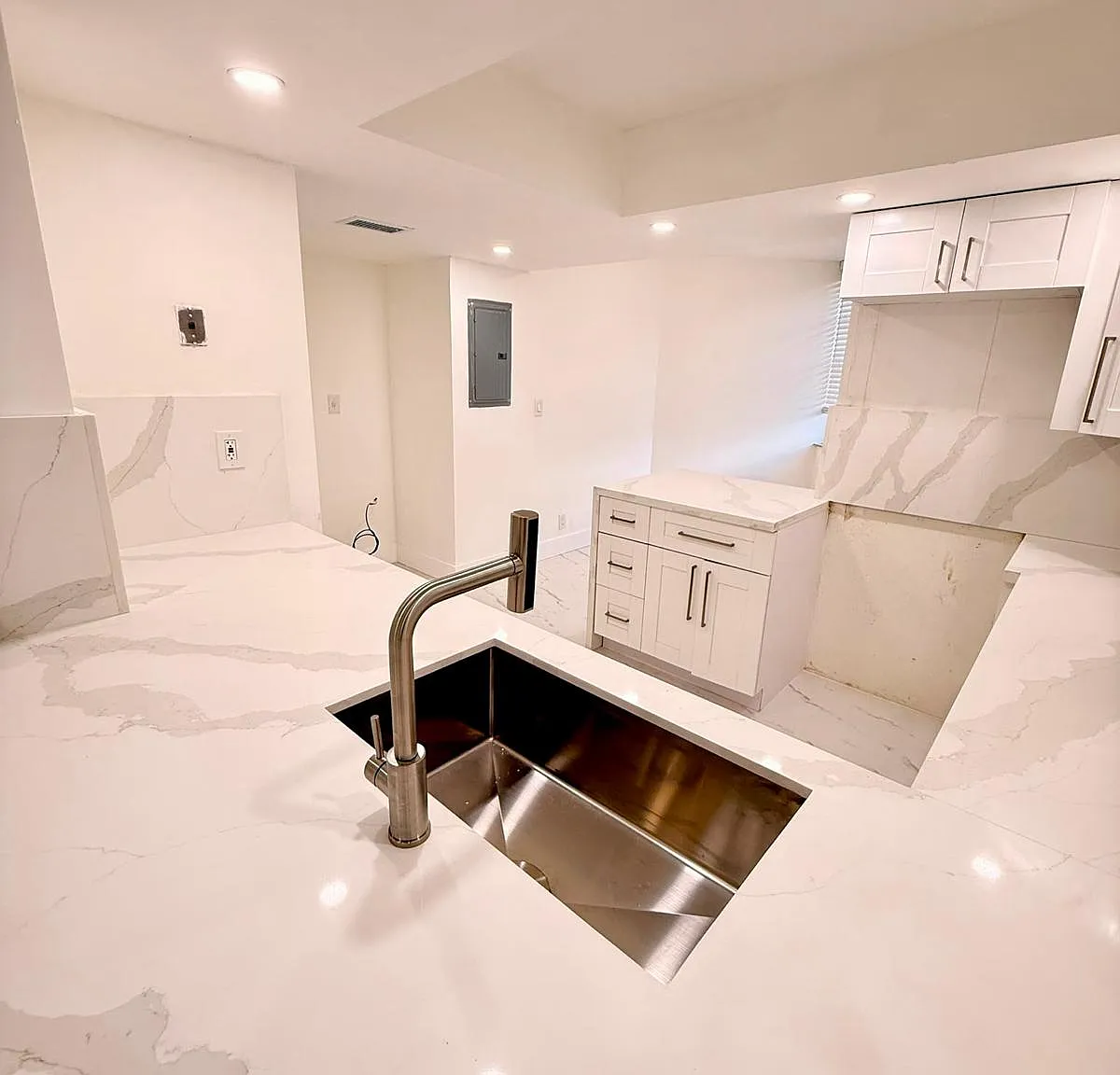3 bed, 1155 sqft, $2,800 — Photo 3