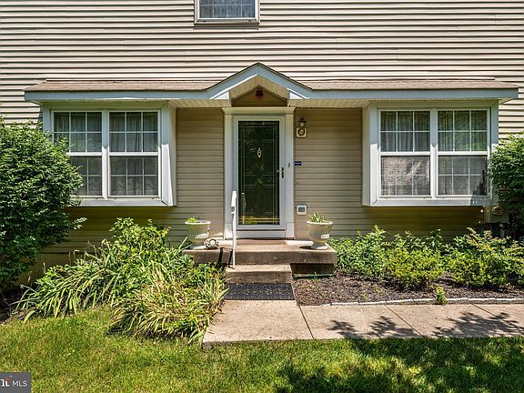 4th image of 3028 Juniper Ln