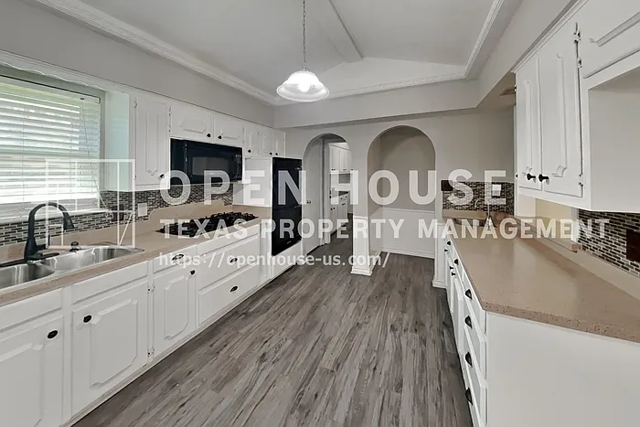 1944 Chesham Dr — Photo 5
