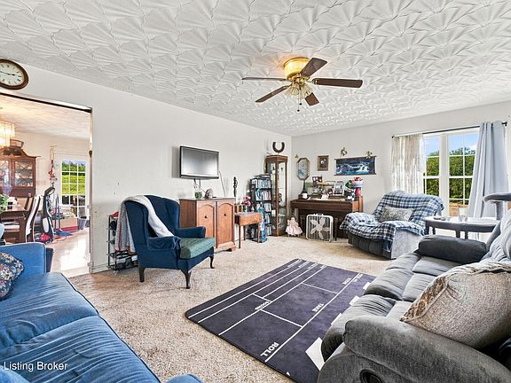 4th image of 220 Burns Ln
