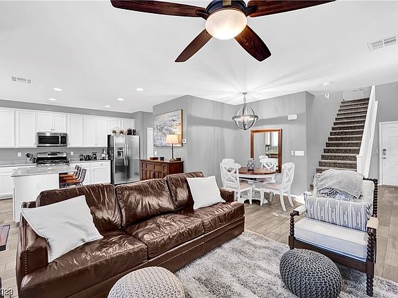 5th image of 870 Royal Amethyst Way