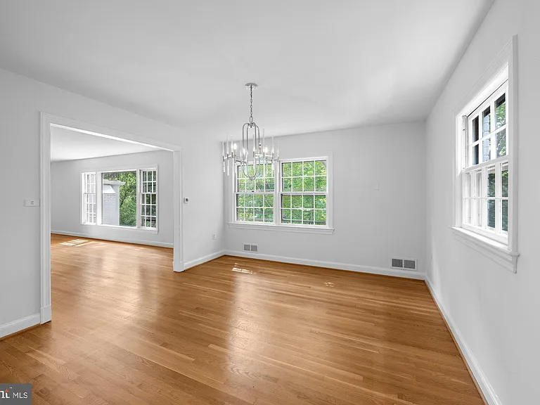 2816 Ellicott St NW — Photo 8