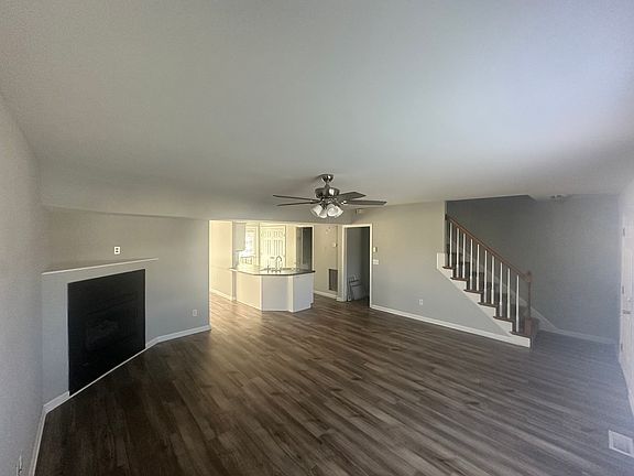 3rd image of 624 Sherard Cir #624