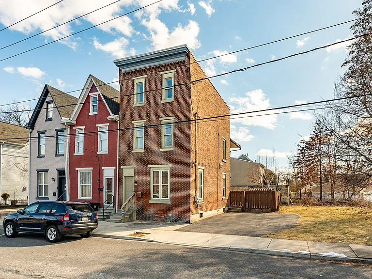 315 Kelker St — Photo 1