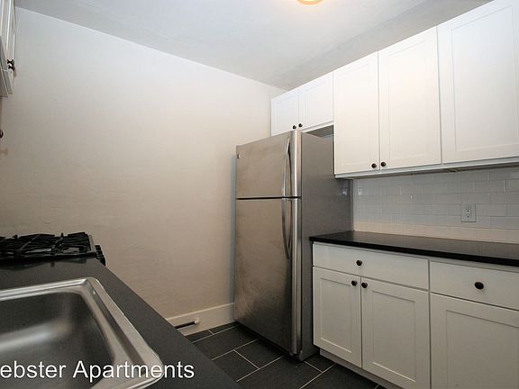 3rd image of 629 St Helens Ave APT 400