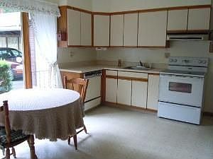 5th image of 303 Hook St