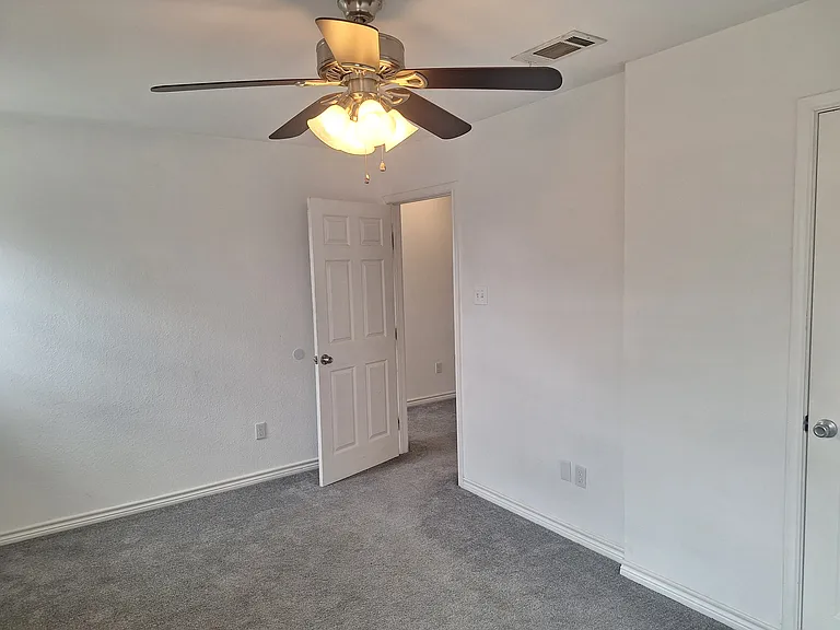 2621 Lee Ave — Photo 14
