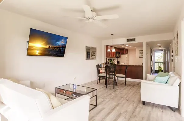 2 bed, 864 sqft, $9,750 — Photo 2