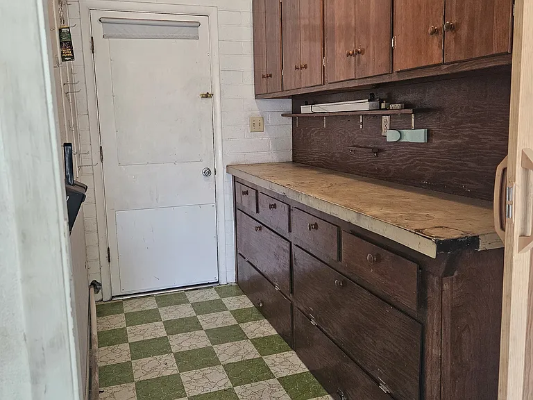 423 W Park Ave — Photo 10