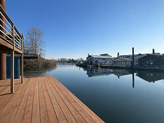 3rd image of 11640 N Island Cove Ln