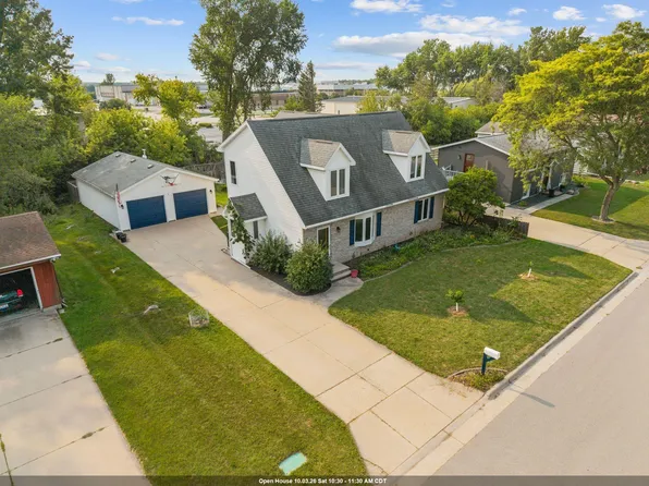 2345 Brantwood Dr, Neenah, WI 54956