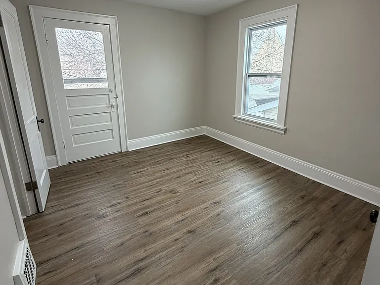 10610 Langton Ave — Photo 9