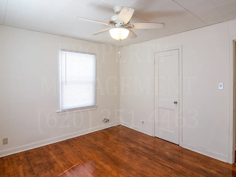 1906 W 6th St — Photo 14