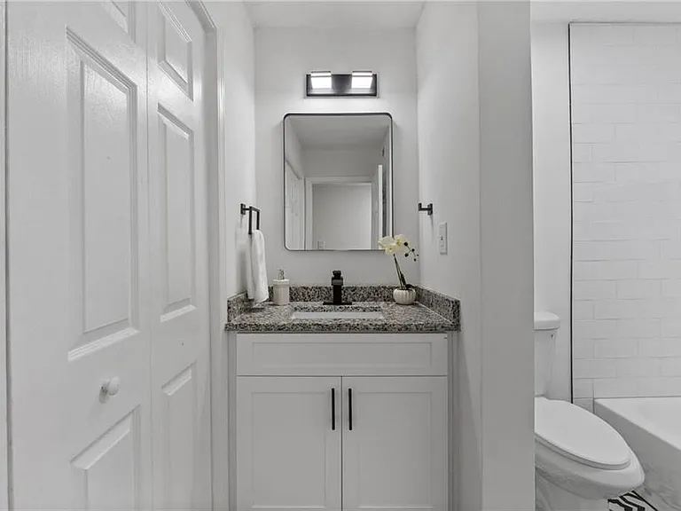 9404 Cypress Ln — Photo 17