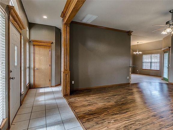4th image of 713 N Chisholm Trail Way